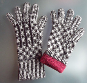 Sanquhar gloves sheperds plaid